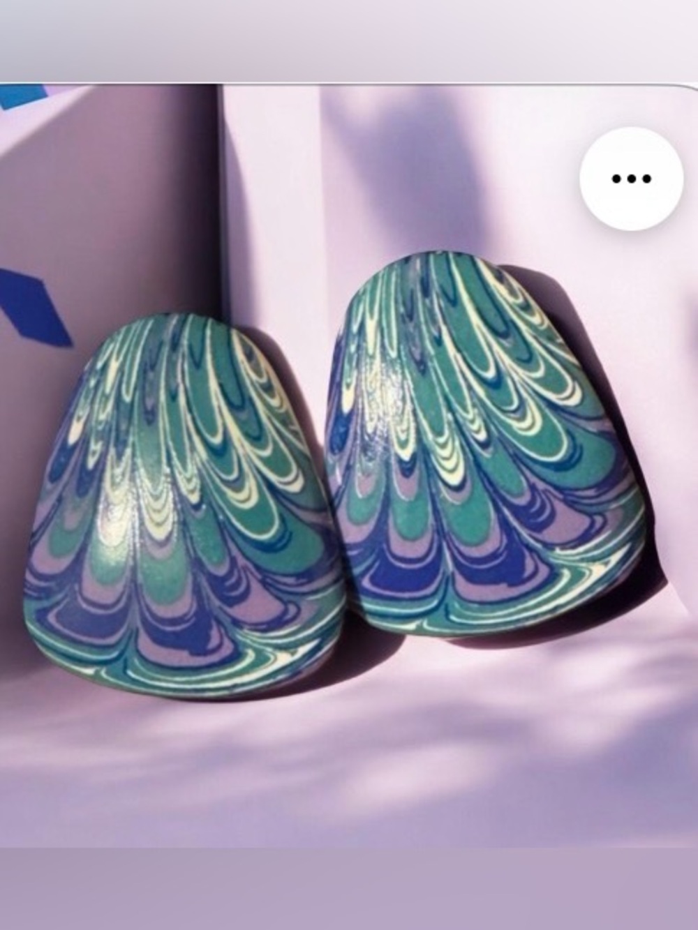 🔴Vintage Avon Porcelain Art Swirls Blue Purple White Pierced Earrings🔴